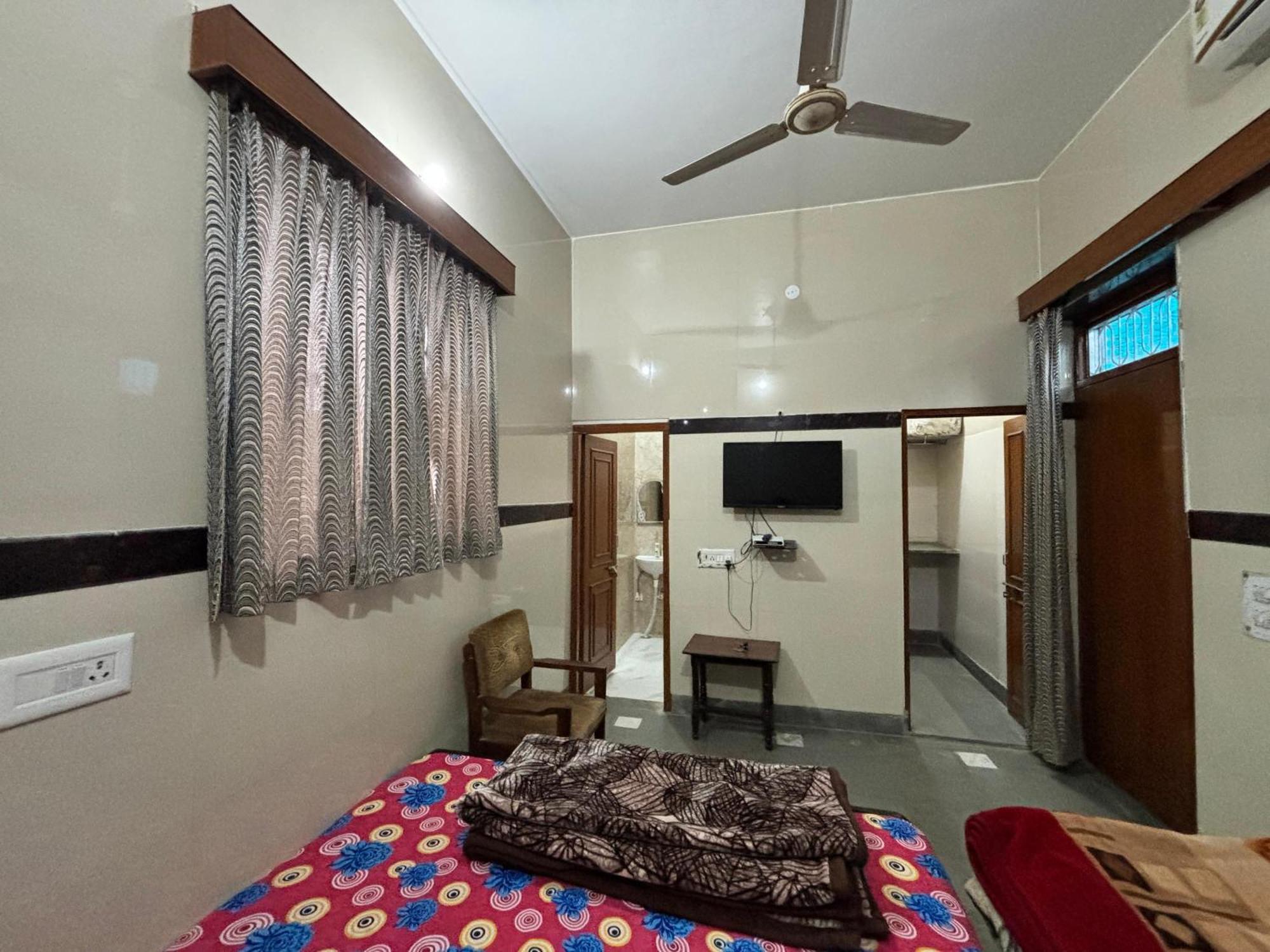 Shri Balaji Dham Hotel Vrindavan Exterior photo